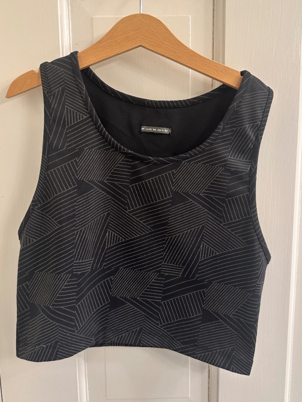 Oiselle Firecracker Crop Top, Size 4, Black Geometric Print